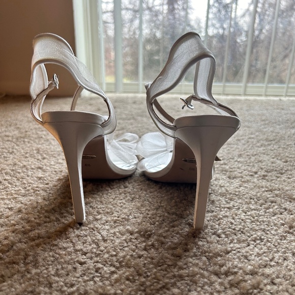 Badgley Mischka Peep Toe White Satin Heels Tulle Bows and Crystals Size 8.5 - Picture 5 of 6